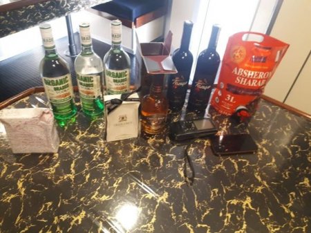 Xəzərə şübhəli əşyalar atan iki nəfər ələ keçdi 