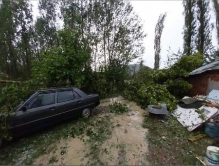 Ankarada dolu və sel həyatı iflic etdi Ankarada dolu və sel həyatı iflic etdi