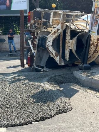 Bakıda betonqarışdıran maşın aşdı Bakıda betonqarışdıran maşın aşdı