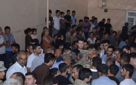 Ağstafa şəhidi ilə vidalaşır