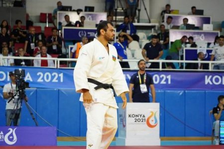 İslamiada: Elmar Qasımov gümüş medal qazandı İslamiada: Elmar Qasımov gümüş medal qazandı