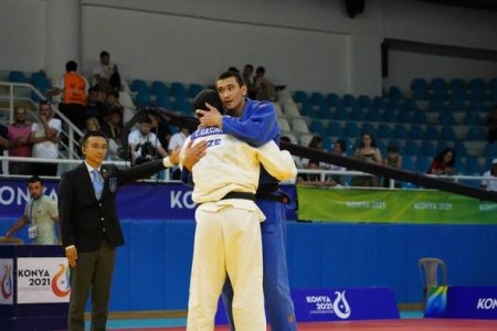 İslamiada: Elmar Qasımov gümüş medal qazandı İslamiada: Elmar Qasımov gümüş medal qazandı