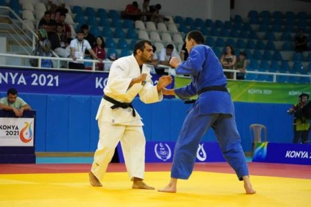 İslamiada: Elmar Qasımov gümüş medal qazandı İslamiada: Elmar Qasımov gümüş medal qazandı