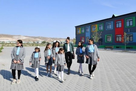 İlham Əliyev və Mehriban Əliyeva Zəngilanın Ağalı kəndində sakinlərlə görüşüblər - YENİLƏNİB + FOTO