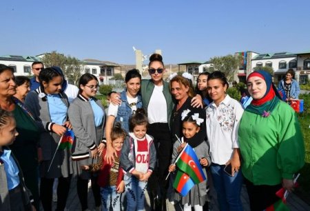 İlham Əliyev və Mehriban Əliyeva Zəngilanın Ağalı kəndində sakinlərlə görüşüblər - YENİLƏNİB + FOTO