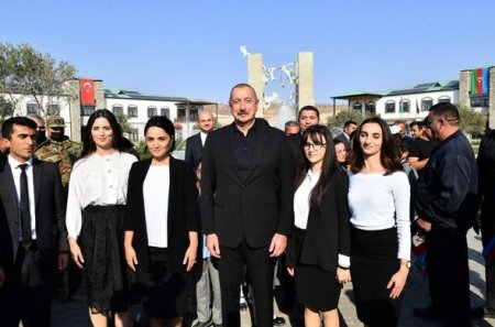 İlham Əliyev və Mehriban Əliyeva Zəngilanın Ağalı kəndində sakinlərlə görüşüblər - YENİLƏNİB + FOTO