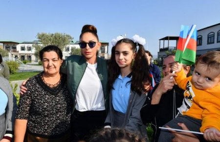 İlham Əliyev və Mehriban Əliyeva Zəngilanın Ağalı kəndində sakinlərlə görüşüblər - YENİLƏNİB + FOTO