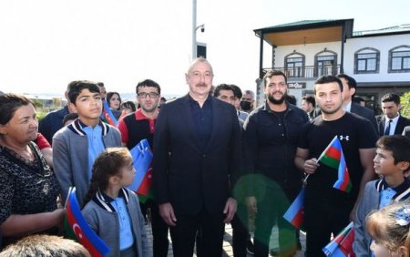 İlham Əliyev və Mehriban Əliyeva Zəngilanın Ağalı kəndində sakinlərlə görüşüblər - YENİLƏNİB + FOTO
