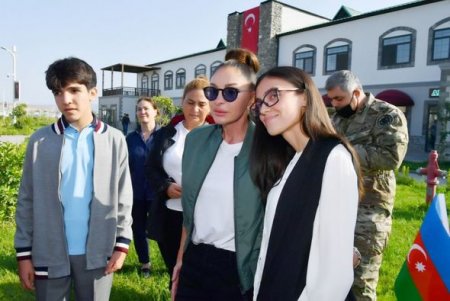İlham Əliyev və Mehriban Əliyeva Zəngilanın Ağalı kəndində sakinlərlə görüşüblər - YENİLƏNİB + FOTO