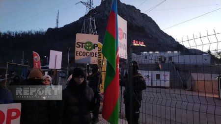 Sülhməramlıların avtomobilləri Xankəndi yolunda maneəsiz hərəkət edirlər