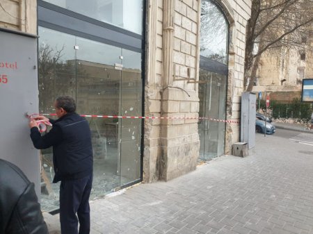Bakıda memarlıq abidəsində qanunsuz müdaxilənin qarşısı alındı - FOTO Bakıda memarlıq abidəsində qanunsuz müdaxilənin qarşısı alındı - FOTO
