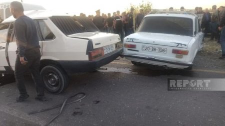 Bərdədə iki avtomobil toqquşdu: Ölən və yaralananlar var - FOTO Bərdədə iki avtomobil toqquşdu: Ölən və yaralananlar var - FOTO
