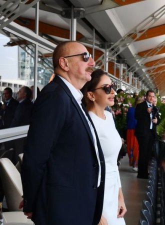 İlham Əliyev və Mehriban Əliyeva “Formula-1” Azərbaycan Qran-prisinin əsas yarışına baxıblar - YENİLƏNİB+FOTOй