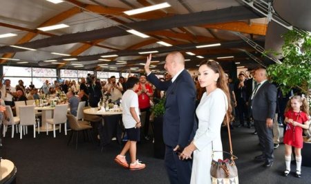 İlham Əliyev və Mehriban Əliyeva “Formula-1” Azərbaycan Qran-prisinin əsas yarışına baxıblar - YENİLƏNİB+FOTOй