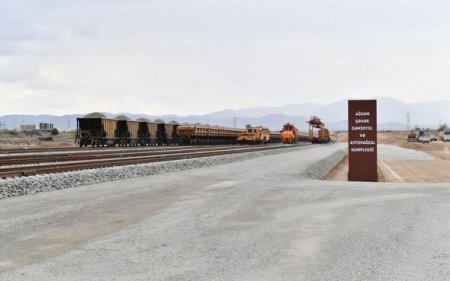 Dövlət başçısı Bərdə-Ağdam dəmir yolu xəttinin tikintisi ilə tanış olub - FOTO