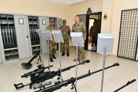 İlham Əliyev komando hərbi hissələrinin birində yaradılan şəraitlə tanış olub - YENİLƏNİB + FOTO