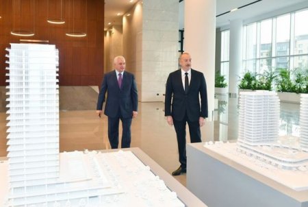 İlham Əliyev Ağ Şəhərin Mərkəzi Park Kvartalında həyata keçirilən işlərlə tanış olub 