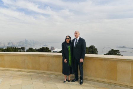 İlham Əliyev Şəhidlər xiyabanını ziyarət edib