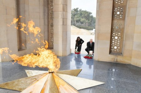 İlham Əliyev Şəhidlər xiyabanını ziyarət edib