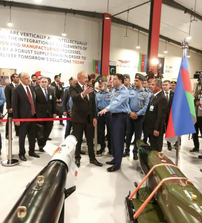 Prezident Pakistanda hərbi sərgidə... - FOTOLAR