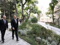 Prezident “Xəqani” bağında və ətraf ərazilərdə aparılmış abadlıq və yenidənqurma işlərindən sonra yaradılan şəraitlə tanış olub 