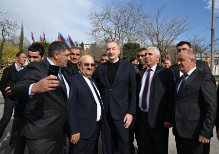 Prezident və xanımı Ağdərədə sakinlərlə- FOTOLAR