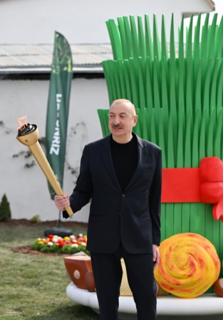 Prezident və xanımı Ağdərədə sakinlərlə- FOTOLAR