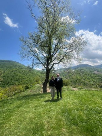 Mehriban Əliyeva Prezident İlham Əliyevlə Şuşaya səfərdən görüntülər paylaşıb - FOTO