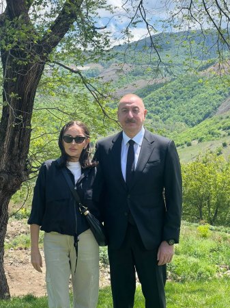 Mehriban Əliyeva Prezident İlham Əliyevlə Şuşaya səfərdən görüntülər paylaşıb - FOTO