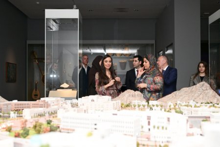 Heydər Əliyev Fondunun vitse-prezidenti Leyla Əliyeva Maskatda Oman Milli Muzeyində və Mutrah bazarında olub