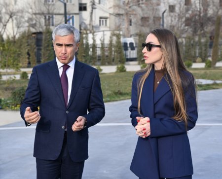 Leyla Əliyeva və Alena Əliyeva Gəncə Memorial Kompleksini və Milli Qəhrəman Natiq Qasımovun ailəsini ziyarət ediblər