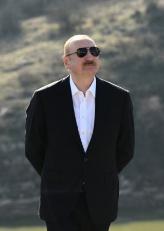 Prezident İlham Əliyev Xocalının Xanabad kəndində görülmüş işlərlə tanış olub