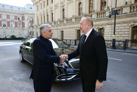 Prezident İlham Əliyev İranın ölkəmizdəki səfirliyində olub, başsağlığı verib Prezident İlham Əliyev İranın ölkəmizdəki səfirliyində olub, başsağlığı verib
