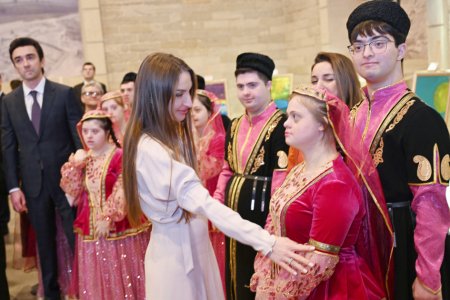 Daş Salnamə Muzeyində “Çərçivədən kənar” adlı inklüziv incəsənət sərgisi açılbı Daş Salnamə Muzeyində “Çərçivədən kənar” adlı inklüziv incəsənət sərgisi açılbı