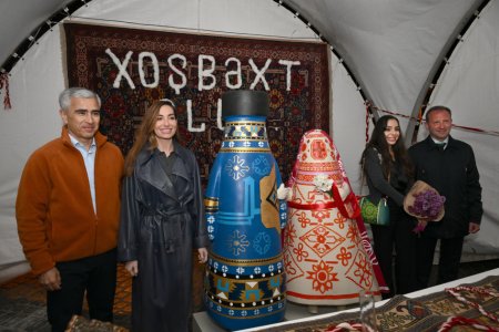 Leyla Əliyeva və Arzu Əliyeva Beynəlxalq Xalça Festivalını ziyarət ediblər
